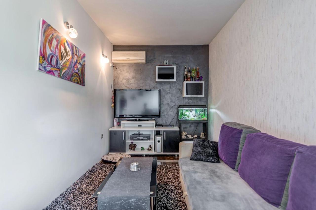 Cool Cozy Apartment Split Exterior photo