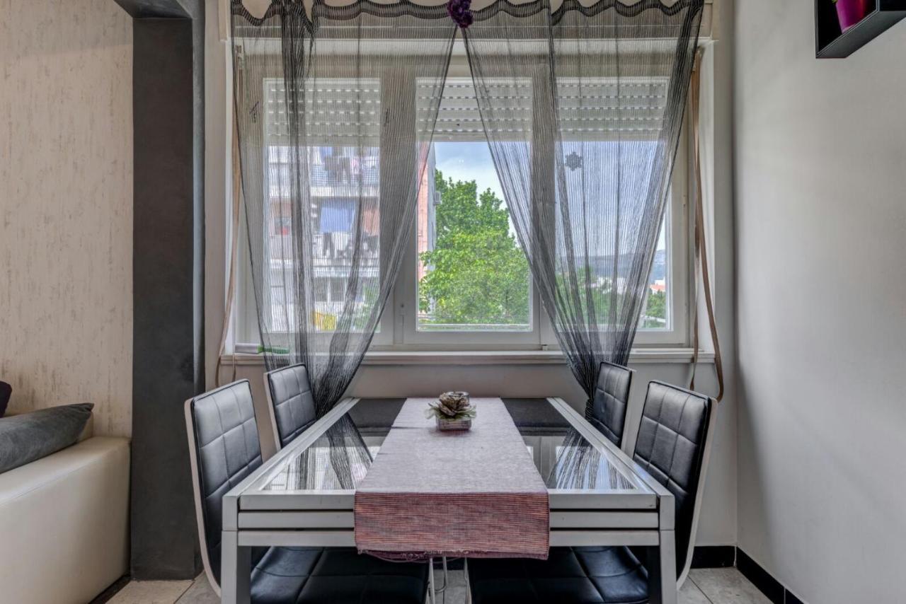 Cool Cozy Apartment Split Exterior photo